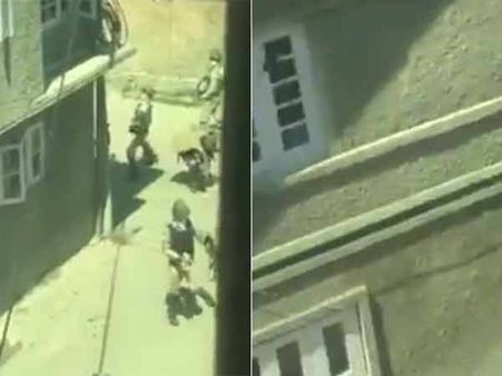 காஷ்மீரில் வீடுகள் மீது சரமாரி கல்வீச்சில் கூட்டாக இறங்கிய ராணுவ வீரர்கள்... வைரலாகும் வீடியோ