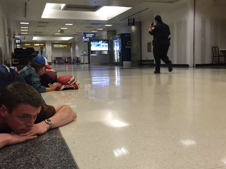 லாஸ் ஏஞ்சல்ஸ் ஏர்போர்ட்டில் துப்பாக்கி சூடு? .. 