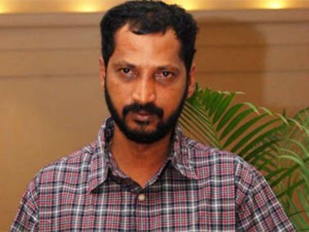 அதீத அன்பால் நீளும் உதவிகளால் சங்கடம்- தவறாக விதைத்துவிடாதீர்: நா. முத்துக்குமார் தம்பி உருக்கம்