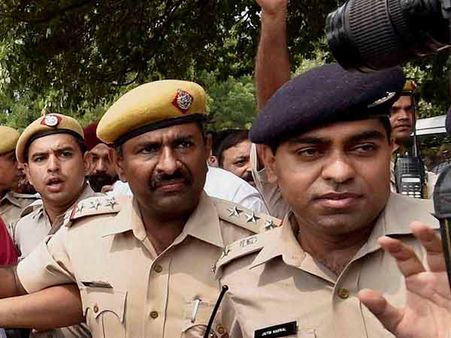 அதிகாலையில் ஈவ் டீசிங்... 