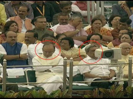 மோடியின் சுதந்திர தின பேச்சு 'படுபோர்'? செங்கோட்டை மைதானத்தில் தூங்கி வழிந்த தலைவர்கள்