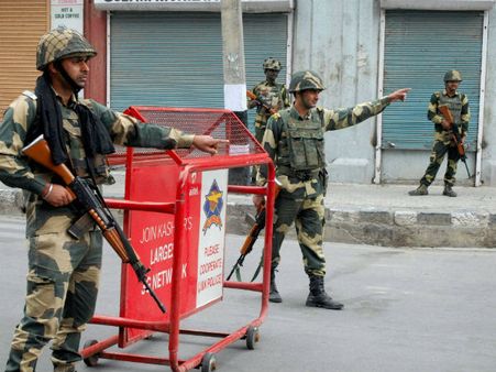 ஸ்ரீநகரின் சில இடங்களில் ஊரடங்கு உத்தரவு ரத்து.. மக்கள் நிம்மதி பெருமூச்சு...