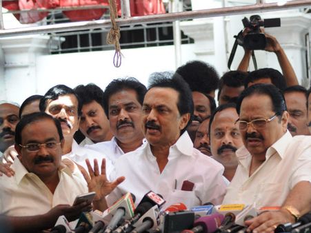 சட்டமன்றத்தில் 110 விதியின் நடைமுறையை சின்னாபின்னமாக்கிவிட்டார் ஜெ., : ஸ்டாலின் புகார்