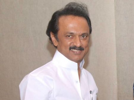 ஊடக செய்தி எதிரொலி.. மதுரை மருத்துவமனையில் தீப்பொறி ஆறுமுகத்தை சந்தித்த ஸ்டாலின்.. ரூ.1 லட்சம் உதவி