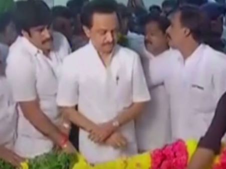 தமிழ் திரையுலகின் சக்ரவர்த்தியாக திகழ்ந்தவர் நா.முத்துகுமார்... ஸ்டாலின் இரங்கல்