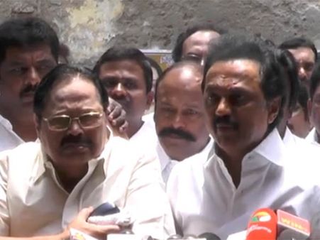 சட்டசபையில் அமைச்சரின் பதிலில் திருப்தியில்லை... திமுக வெளிநடப்பு - வீடியோ