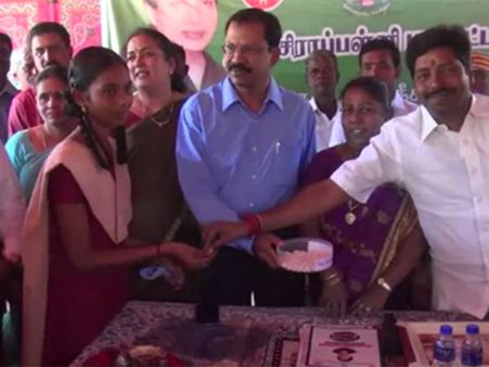 குழந்தைகளைக் குறி வைக்கும் குடற்புழு தொற்று... தடுப்பு மாத்திரை வழங்கிய கலெக்டர்- வீடியோ