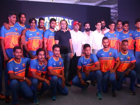 டிஎன்பிஎல் கிரிக்கெட்... சேவாக், சிம்பு அறிமுகம் செய்த மதுரை சூப்பர் ஜெயன்ட்ஸ் !