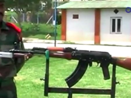 சுதந்திர தின ஸ்பெஷல்... துப்பாக்கிகள், ராக்கெட் லாஞ்சர்களை பார்த்து ரசித்த மக்கள்- வீடியோ