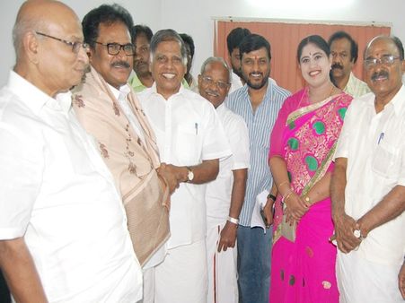 ஜெயலலிதாவின் உடல்நிலை குறித்து வதந்திகளை பரப்ப வேண்டாம் - திருநாவுக்கரசர் வேண்டுகோள்