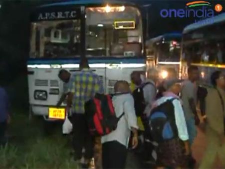 திருப்பதி மலைப்பாதையில் பிரேக் பிடிக்காத அரசு பஸ்.. டிரைவரால் உயிர் தப்பிய 40 பயணிகள்- வீடியோ