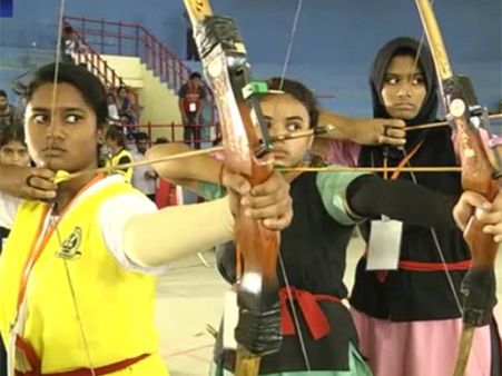 சேலத்தில் நடைபெற்ற மாநில வில்வித்தைப் போட்டிகள்... வீரர், வீராங்கனைகள் அபாரம்- வீடியோ