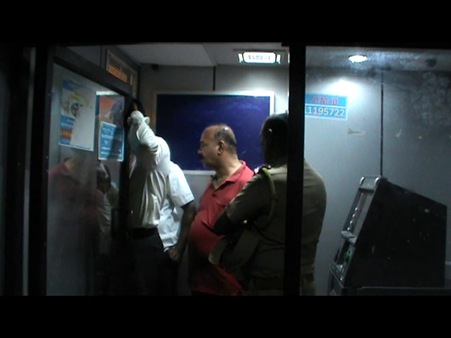 'சிகரம் தொடு' பட பாணியில் ஏ.டி.எம்., இயந்திரத்தில் நூதன கொள்ளை முயற்சி