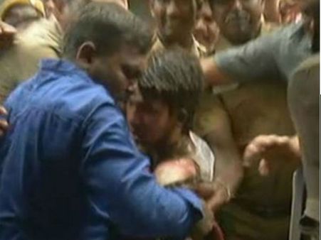 காவிரி பிரச்சினை.... சீமான் பேரணியில் தீக்குளித்த நாம் தமிழர் தொண்டர் விக்னேஷ் கவலைக்கிடம்