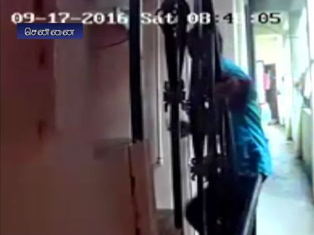 திறந்திருந்த வீட்டில் ஹாயாக புகுந்த திருடன்.. லேப்டாப், செல்போன் திருடியது சிசிடிவியில் பதிவு