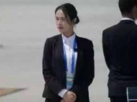 ராணுவத்தில் இவ்வளவு அழகாக பெண்ணா? சீனாவில் வைரலான அதிகாரியின் படம்...