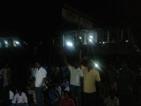 இந்து முன்னணி பிரமுகருக்கு அரிவாள் வெட்டு.. திண்டுக்கல்லில் சாலை மறியல் !