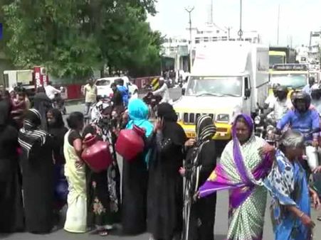 குடீநீர் பிரச்சினை.. காலி குடங்களுடன் சாலை மறியலில் ஈடுபட்ட திருப்பூர் பெண்கள்- வீடியோ