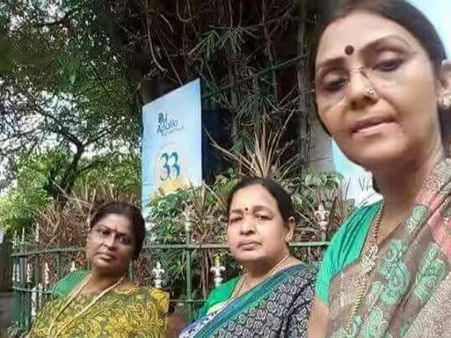 ஒருபக்கம் ஜெயலலிதாவுக்கு சிகிச்சை.. மறுபக்கம் சி.ஆர்.சரஸ்வதி, பாத்திமாபாபு செல்பி.. தொண்டர்கள் ஷாக்