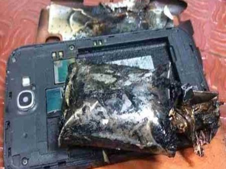 நடுவானில் தீப்பிடித்து எரிந்த செல்போன்.. சிங்கப்பூர்-சென்னை விமானத்தில் பீதி