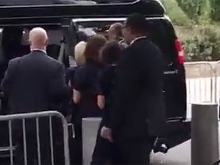 அமெரிக்க அதிபர் வேட்பாளர் ஹிலாரிக்கு இப்படி ஆகிடுச்சே.. பிரசாரங்கள் ரத்து! வைரலாகும் தடுமாற்ற வீடியோ