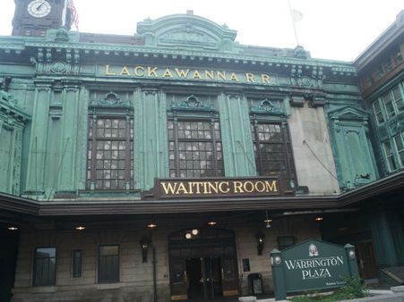 அமெரிக்காவின் நியூ ஜெர்சி ரயில் நிலையத்தில் பயணிகள் ரயில் மோதி விபத்து: 3 பேர் பலி; 100 பேர் காயம்