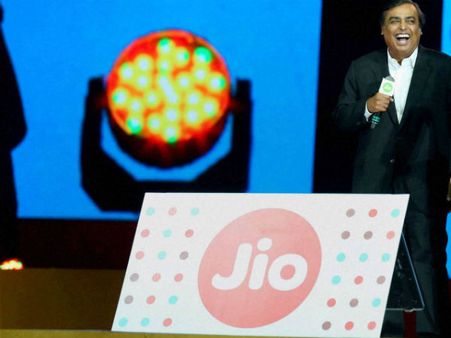வரும் மார்ச் மாதத்திற்குள் நாட்டில் 90% மக்கள் ஜியோ வாடிக்கையாளர்களாக இருப்பார்கள்: முகேஷ் அம்பானி