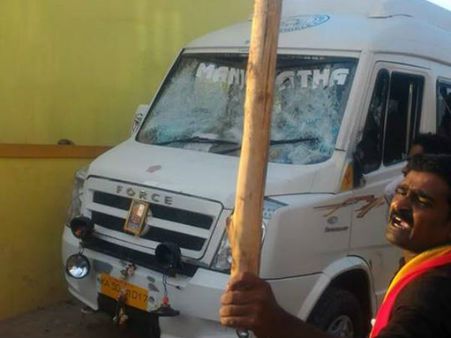 ராமேஸ்வரத்தில் கர்நாடக வாகனம் மீது தாக்குதல்... டிரைவருக்கும் மிரட்டல்- வீடியோ