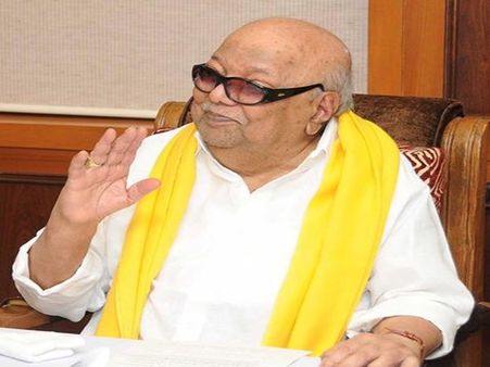 வருங்காலத் தலைமுறையினரை சிறந்தவர்களாக உருவாக்குபவர்கள் ஆசிரியர்கள்: கருணாநிதி வாழ்த்து