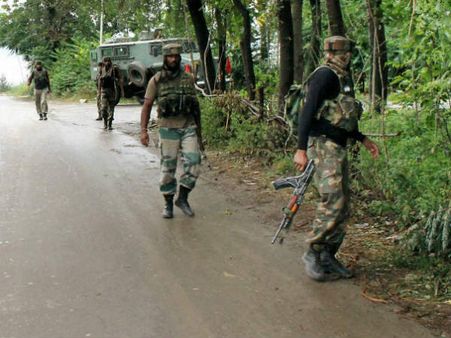 அத்துமீறி தாக்குதல் நடத்துனீங்களா?…. இந்திய தூதருக்கு பாகிஸ்தான் சம்மன்