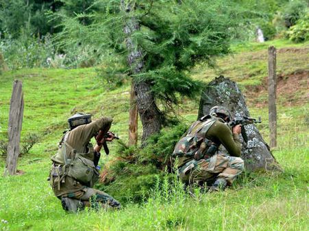 காஷ்மீரில் இந்தியா- பாக் ராணுவம் இடையே துப்பாக்கிச் சண்டை