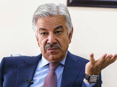 எங்களை தாக்கினால், அணுகுண்டு வீசி இந்தியாவை அழிப்போம்.. பாகிஸ்தான் ராணுவ அமைச்சர் பகிரங்க மிரட்டல்