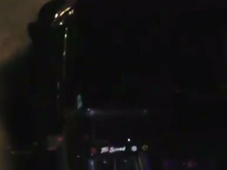 பவானி அருகே கர்நாடகா பதிவெண் கொண்ட லாரிக்கு மர்மநபர்கள் தீவைப்பு