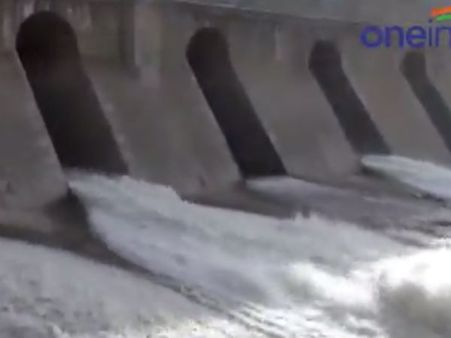 மேட்டூர் அணையில் நீர் திறப்பு... மலர் தூவி மரியாதை செய்த அமைச்சர்கள்... விவசாயிகள் மகிழ்ச்சி- வீடியோ