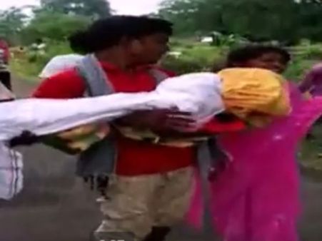 ஒடிசாவில் மற்றொரு கொடூரம்.. இரக்கமில்லா ஆம்புலன்ஸ் டிரைவர்.. 7 வயது மகள் சடலத்தை தூக்கி நடந்த தந்தை