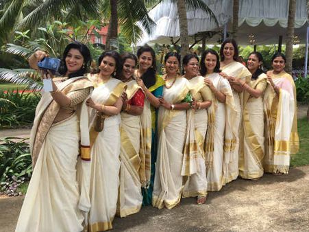 வீக்எண்ட்டில் திருவனந்தபுரத்தில் ஒன்றுகூடிய சீனியர் ப்ளஸ் ஜூனியர் நடிகைகள்-வைரலாகும் படங்கள் #radika