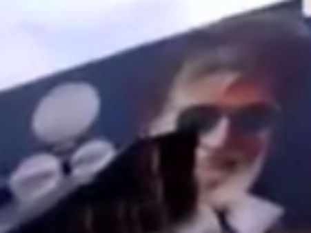 காவிரி போராட்டம்: மைசூரில் ரஜியின் கபாலி போஸ்டர் கிழிப்பு #cauvery