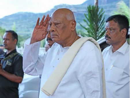 விடைபெற்றார் ரோசய்யா.. அரசு மரியாதையுடன் அமைச்சர்கள் வழியனுப்பி வைத்தனர்