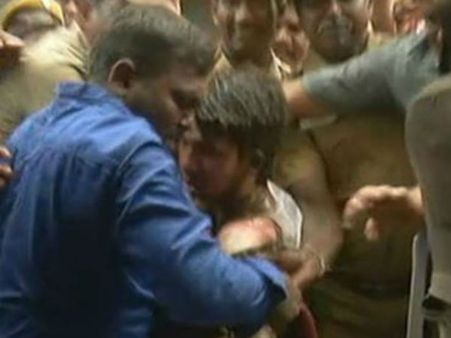 காவிரி: கர்நாடகாவைக் கண்டித்து சீமான் பேரணியில் தீக்குளித்த இளைஞர் மிகவும் கவலைக்கிடம் #cauvery