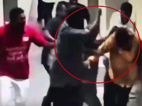 மலேசியாவில் இலங்கை தூதர் முகத்தில் சரமாரி குத்துவிட்ட தமிழர்கள்- பரபரப்பான வீடியோ