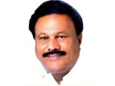 ஆறுதல் சொல்லப்போய் அடி வாங்கி கீழே விழுந்த அமைச்சர் - பழனியில் பரபரப்பு