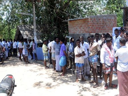 கள்ளக்காதல்.. திருட்டு.. கணவரி்ன் செயலால் அதிர்ச்சி.. 3 மகள்களுடன் தூக்கில் தொங்கிய மனைவி!