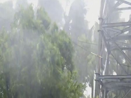 தைவானை மிரட்டும் 'மெரான்டி' புயலால் பள்ளிகளுக்கு விடுமுறை - விமானச் சேவையும் ரத்து