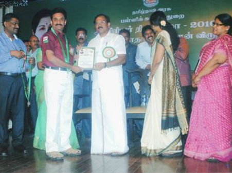 மாணவர்களின் தாழ்வு மனப்பான்மையை போக்குங்கள்- கல்வி அமைச்சர் பாண்டியராஜன் கோரிக்கை