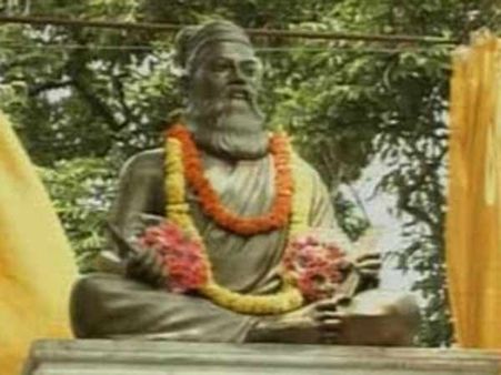 பெங்களூரு திருவள்ளுவர் சிலையைப் பாதுகாக்கும் பணியில் நூற்றுக்கணக்கான போலீஸார் #bengaluru