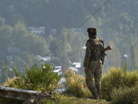 காஷ்மீர் தீவிரவாத தாக்குதலில் வீர மரணமடைந்த ராணுவ வீரர்கள் எண்ணிக்கை 18-ஆக உயர்வு