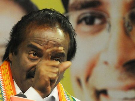 விமான டயர் வெடித்தது.. 