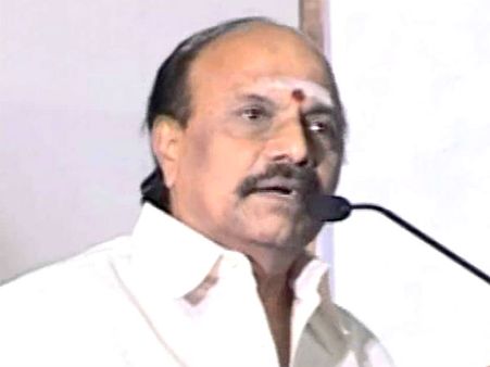 ராஜ்குமாரின் மகன்கள் தமிழர்களுக்கு எதிராக செயல்படலாமா?: வி.சி. குகநாதன்