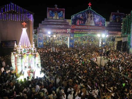 சென்னை பெசண்ட் நகரை கலக்கிய கோலகலமான வேளாங்கண்ணி தேர் திருவிழா..