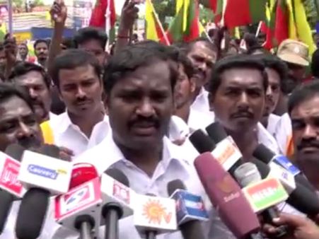 காவிரி பிரச்சனையை திசை திருப்ப பரம்பிக்குளம் அணையில் அதிகாரிகள் மீது தாக்குதல்- வேல்முருகன் புகார்